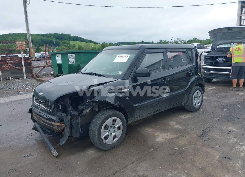Photo 2 of 2013 Kia Soul (VIN KNDJT2A56D7492533)
