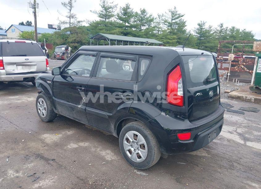 Photo 3 of 2013 Kia Soul (VIN KNDJT2A56D7492533)