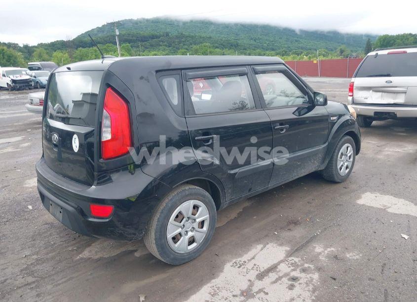 Photo 4 of 2013 Kia Soul (VIN KNDJT2A56D7492533)