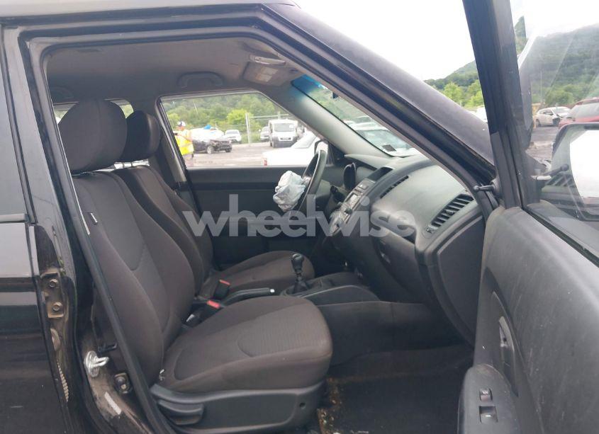Photo 5 of 2013 Kia Soul (VIN KNDJT2A56D7492533)