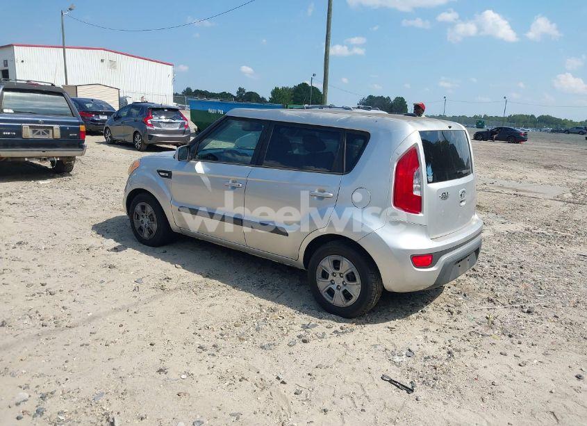 Photo 3 of 2013 Kia Soul (VIN KNDJT2A56D7510173)
