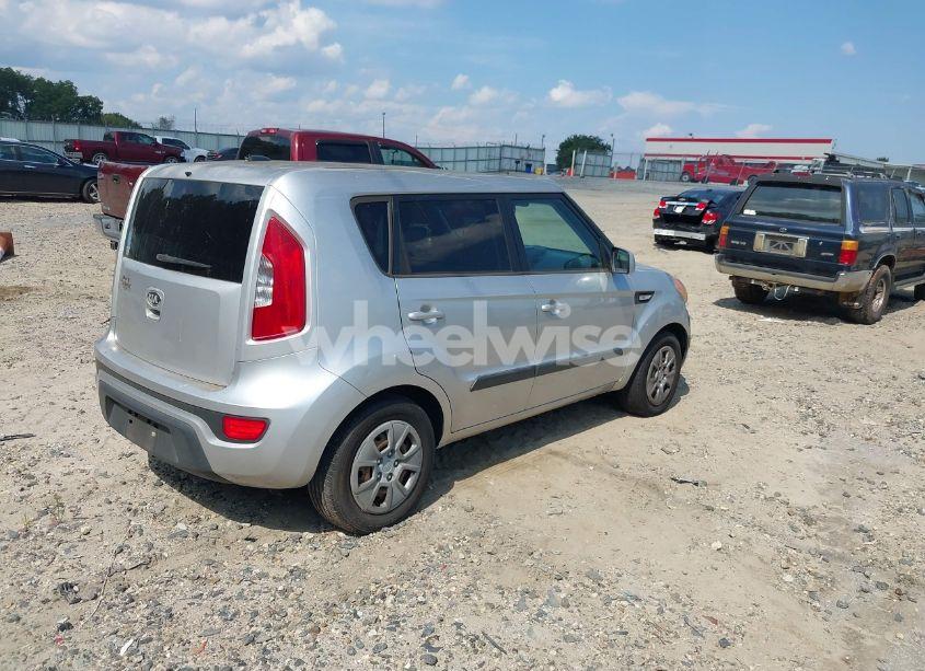 Photo 4 of 2013 Kia Soul (VIN KNDJT2A56D7510173)