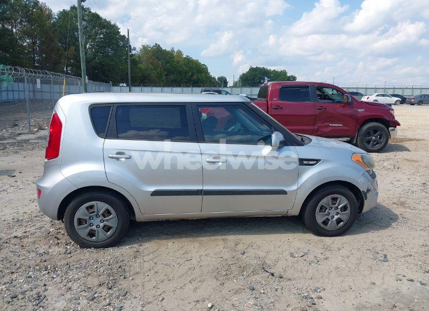 Photo 6 of 2013 Kia Soul (VIN KNDJT2A56D7510173)