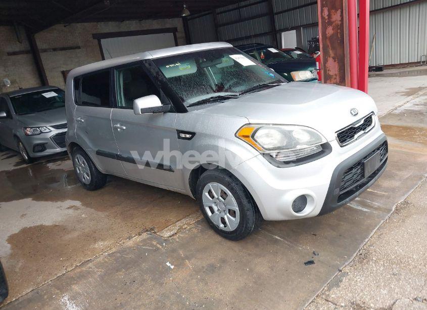 2013 Kia Soul (VIN KNDJT2A56D7510724) main photo