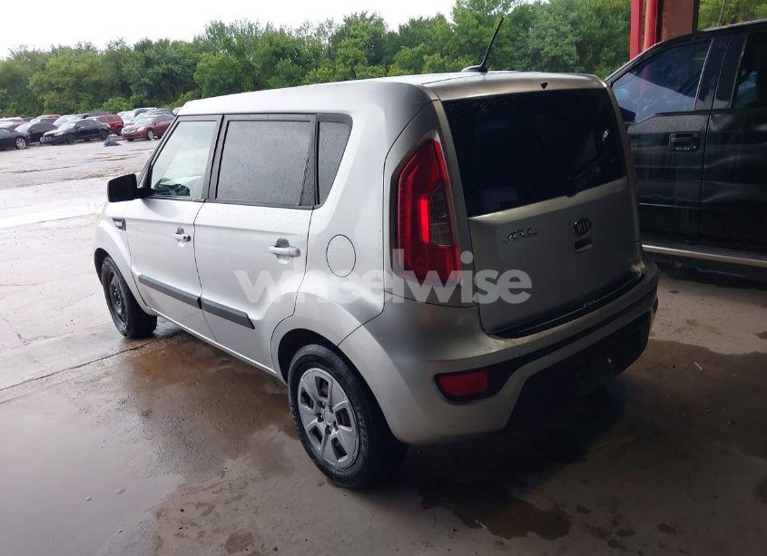 Photo 3 of 2013 Kia Soul (VIN KNDJT2A56D7510724)