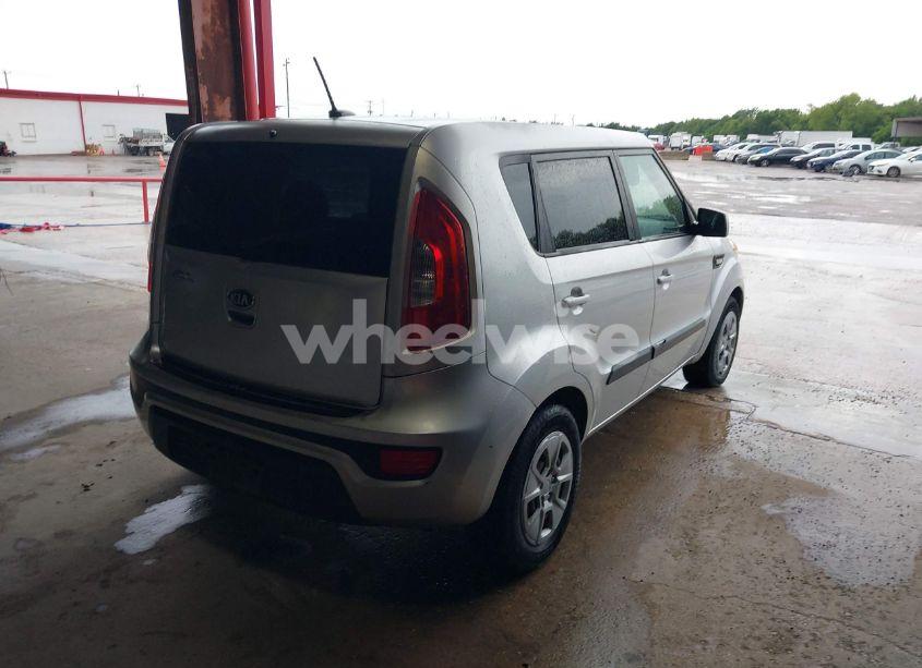 Photo 4 of 2013 Kia Soul (VIN KNDJT2A56D7510724)