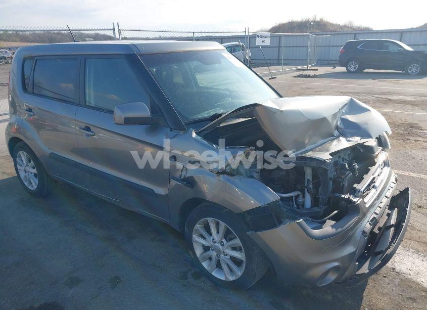 2013 Kia Soul (VIN KNDJT2A56D7577694) main photo