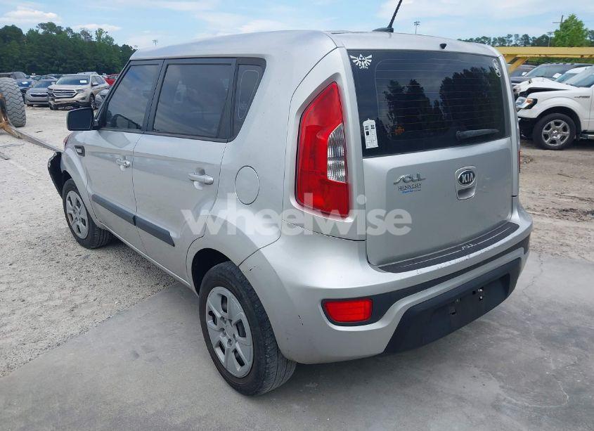 Photo 3 of 2013 Kia Soul (VIN KNDJT2A56D7580191)