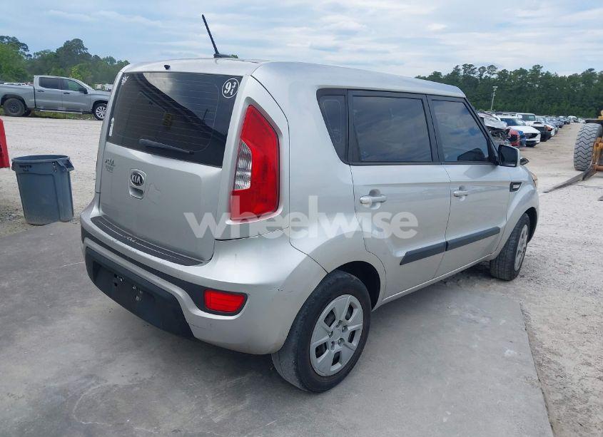 Photo 4 of 2013 Kia Soul (VIN KNDJT2A56D7580191)