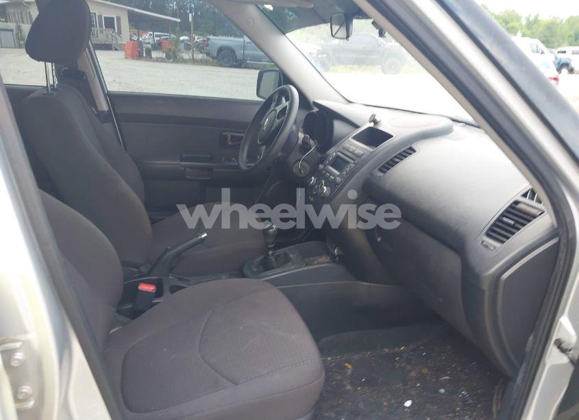 Photo 5 of 2013 Kia Soul (VIN KNDJT2A56D7580191)