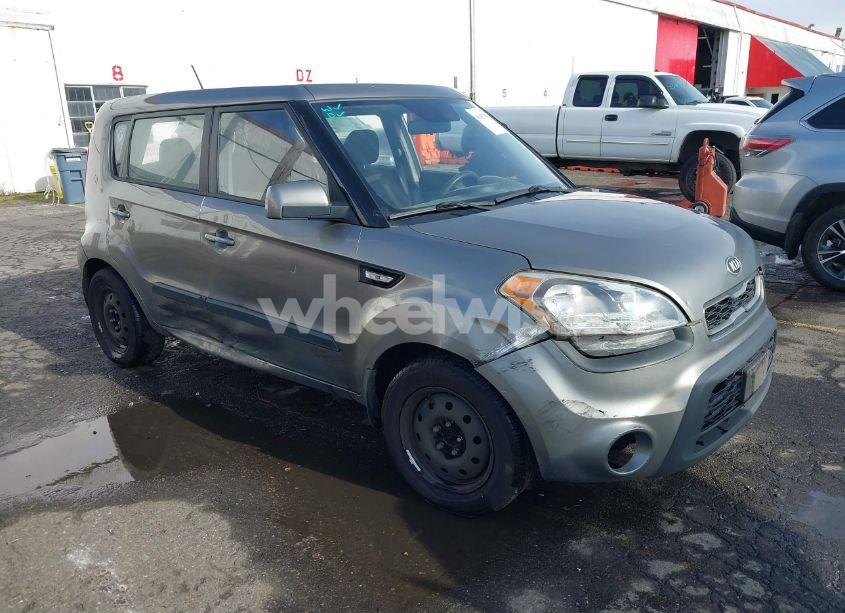 2013 Kia Soul (VIN KNDJT2A56D7598450) main photo