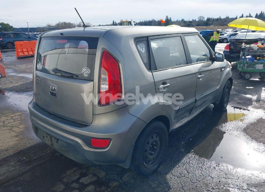 Photo 4 of 2013 Kia Soul (VIN KNDJT2A56D7598450)