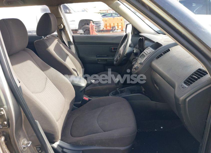 Photo 5 of 2013 Kia Soul (VIN KNDJT2A56D7598450)