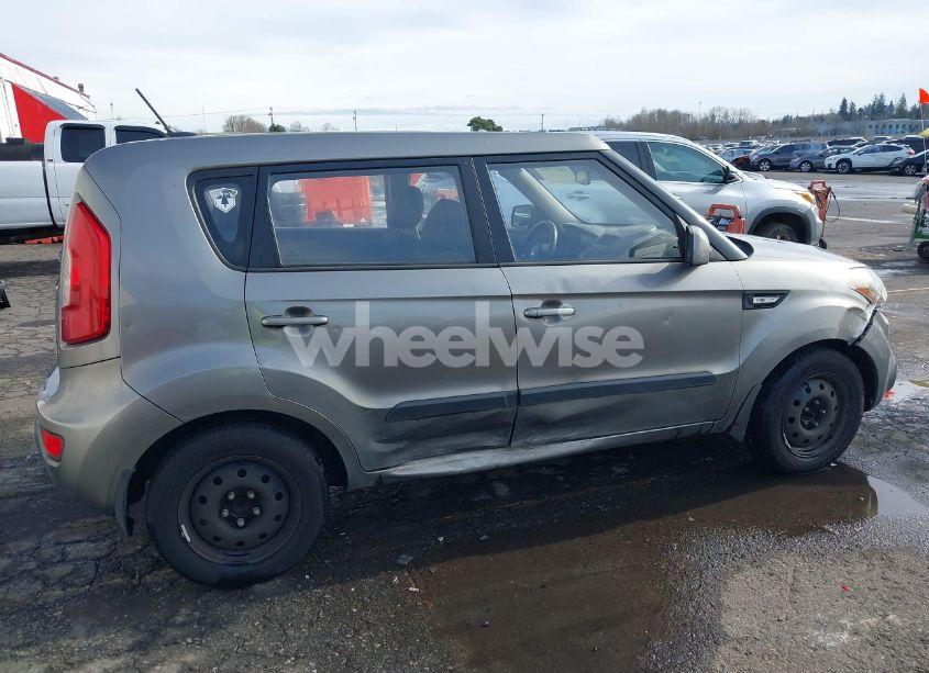 Photo 6 of 2013 Kia Soul (VIN KNDJT2A56D7598450)