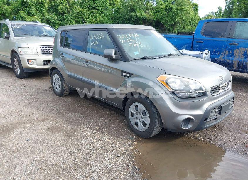 2013 Kia Soul (VIN KNDJT2A56D7613867) main photo