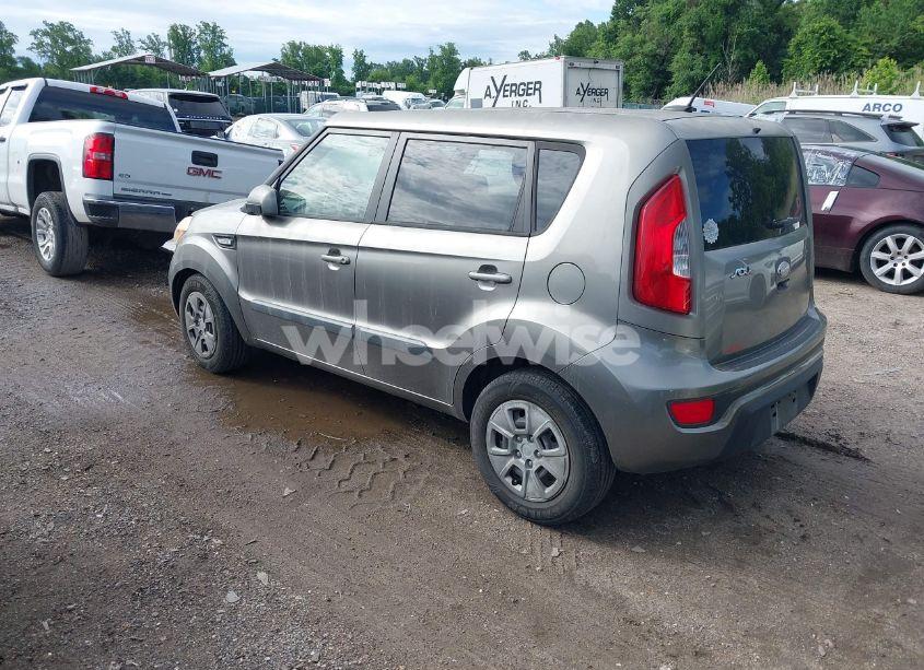 Photo 3 of 2013 Kia Soul (VIN KNDJT2A56D7613867)