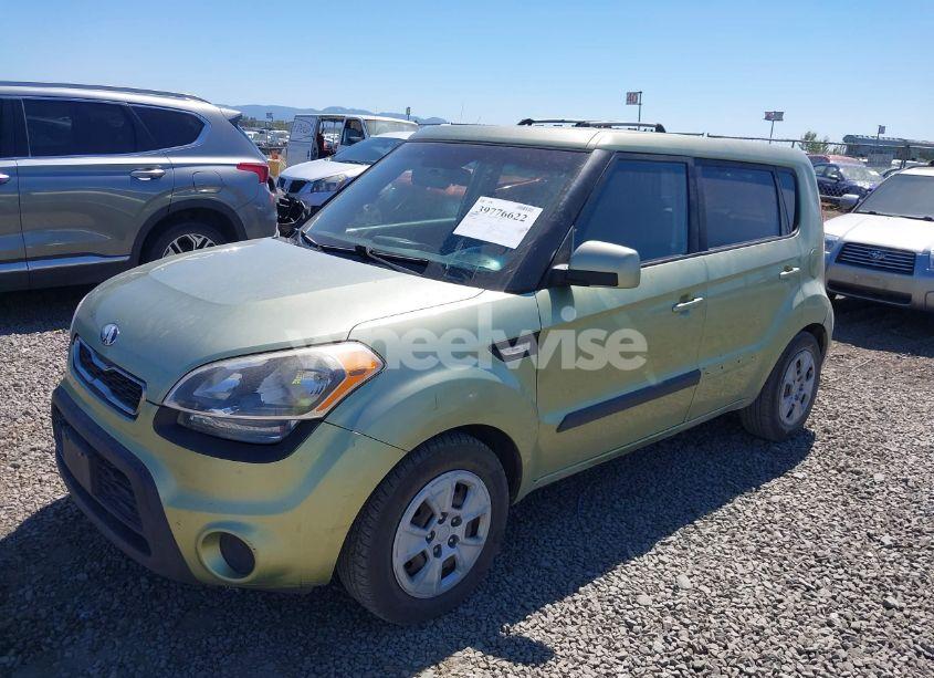 Photo 2 of 2013 Kia Soul (VIN KNDJT2A56D7630278)