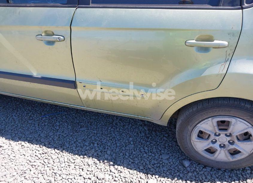 Photo 6 of 2013 Kia Soul (VIN KNDJT2A56D7630278)