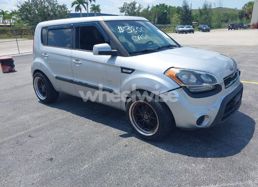 2013 Kia Soul (VIN KNDJT2A56D7770119) main photo