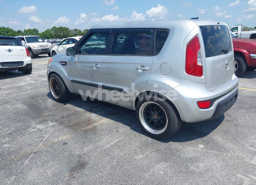 Photo 3 of 2013 Kia Soul (VIN KNDJT2A56D7770119)