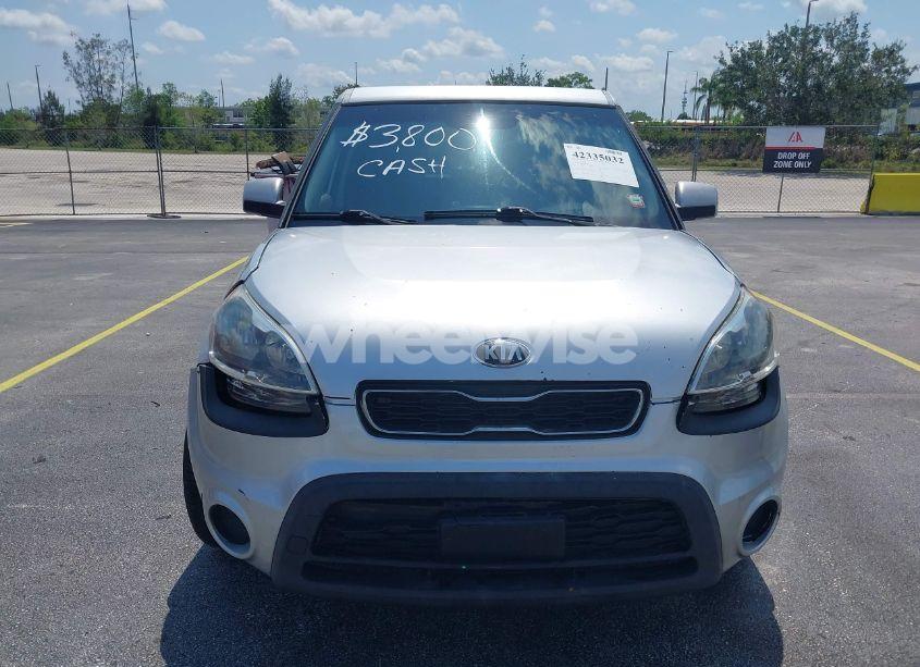 Photo 6 of 2013 Kia Soul (VIN KNDJT2A56D7770119)