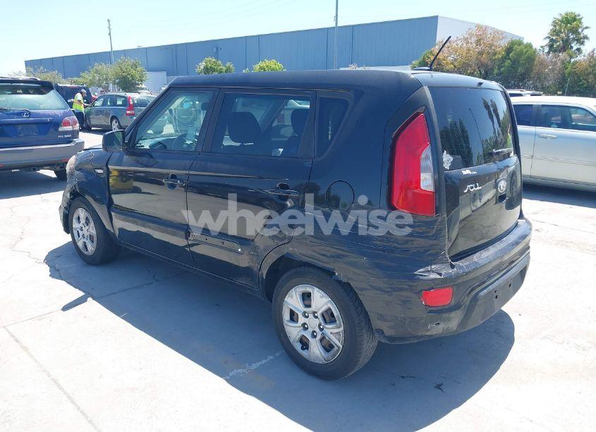 Photo 3 of 2013 Kia Soul (VIN KNDJT2A56D7774297)