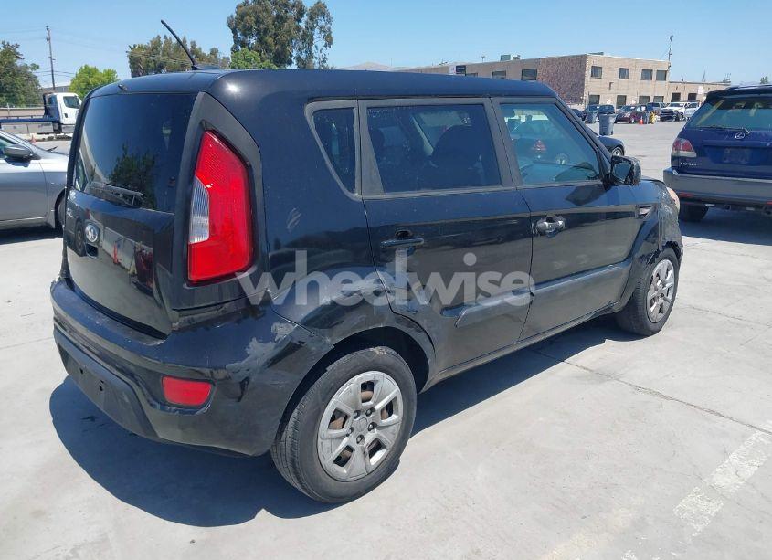 Photo 4 of 2013 Kia Soul (VIN KNDJT2A56D7774297)