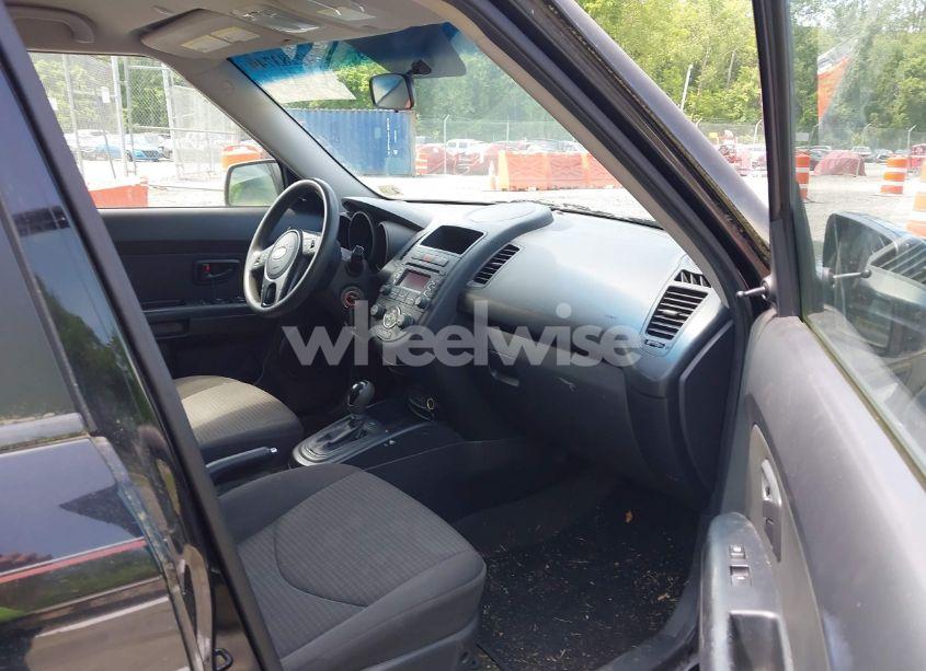 Photo 5 of 2012 Kia Soul (VIN KNDJT2A57C7419556)