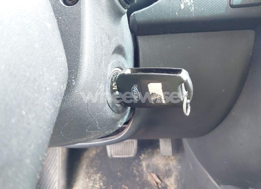 Photo 11 of 2013 Kia Soul (VIN KNDJT2A57D7493609)