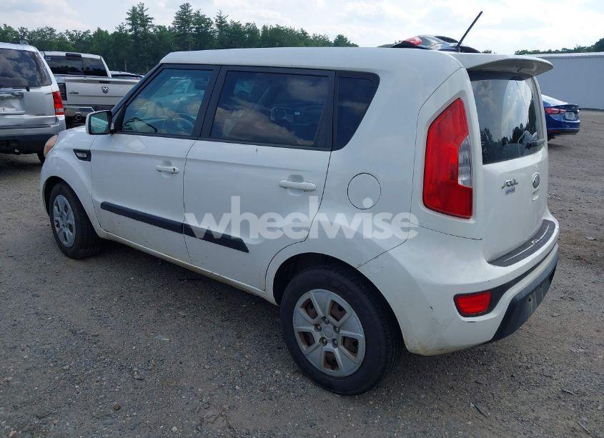 Photo 3 of 2013 Kia Soul (VIN KNDJT2A57D7493609)