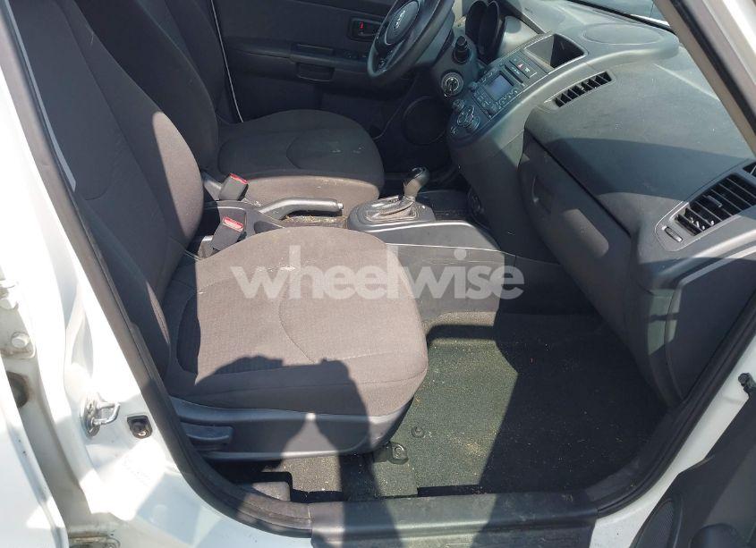 Photo 5 of 2013 Kia Soul (VIN KNDJT2A57D7493609)