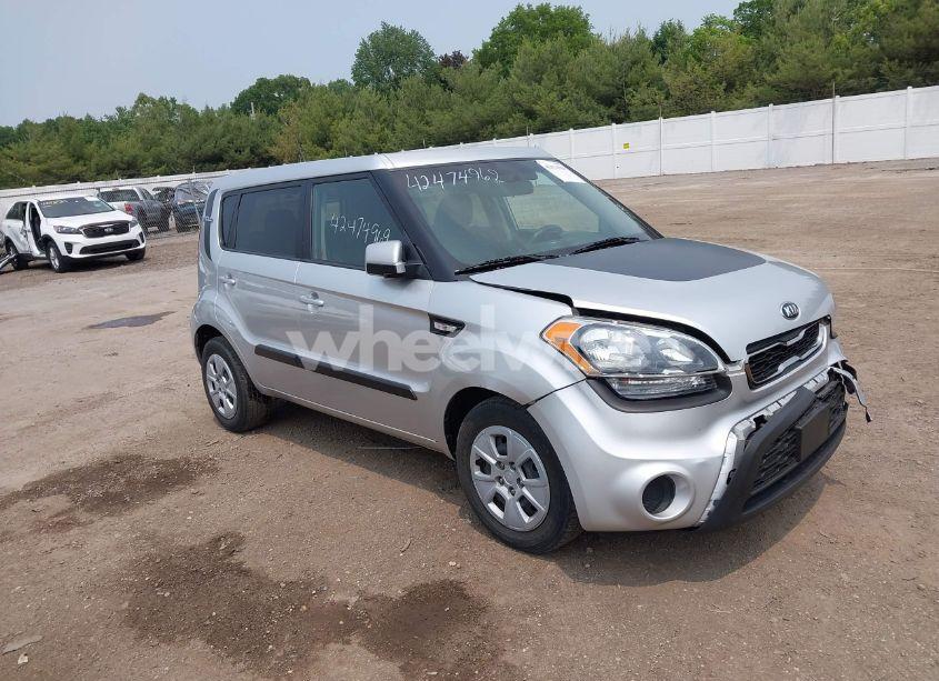 2013 Kia Soul (VIN KNDJT2A57D7510795) main photo