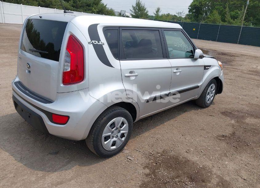 Photo 4 of 2013 Kia Soul (VIN KNDJT2A57D7510795)
