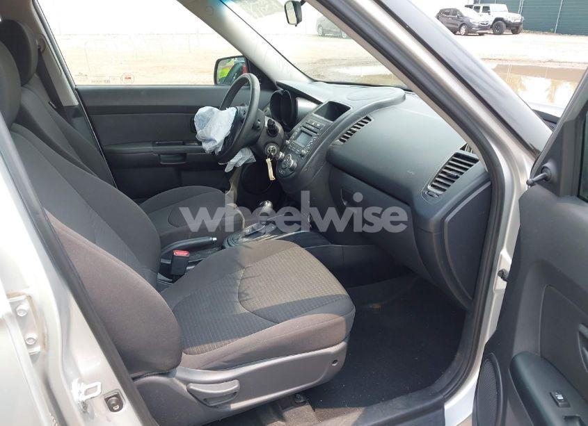 Photo 5 of 2013 Kia Soul (VIN KNDJT2A57D7510795)