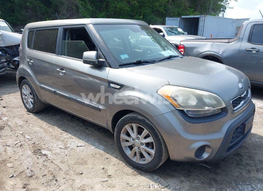 2013 Kia Soul (VIN KNDJT2A57D7547460) main photo