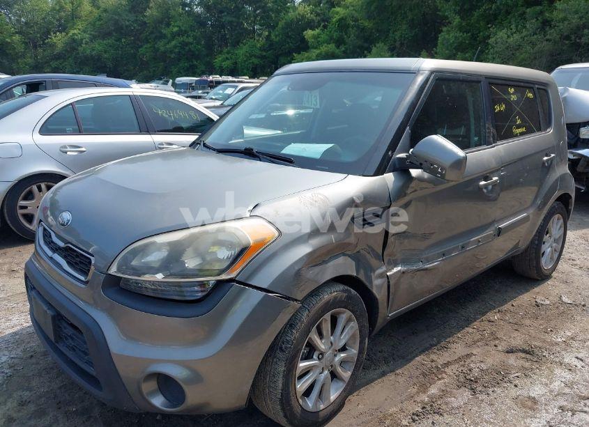 Photo 2 of 2013 Kia Soul (VIN KNDJT2A57D7547460)