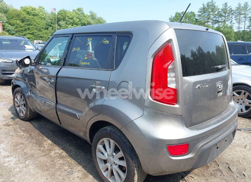 Photo 3 of 2013 Kia Soul (VIN KNDJT2A57D7547460)
