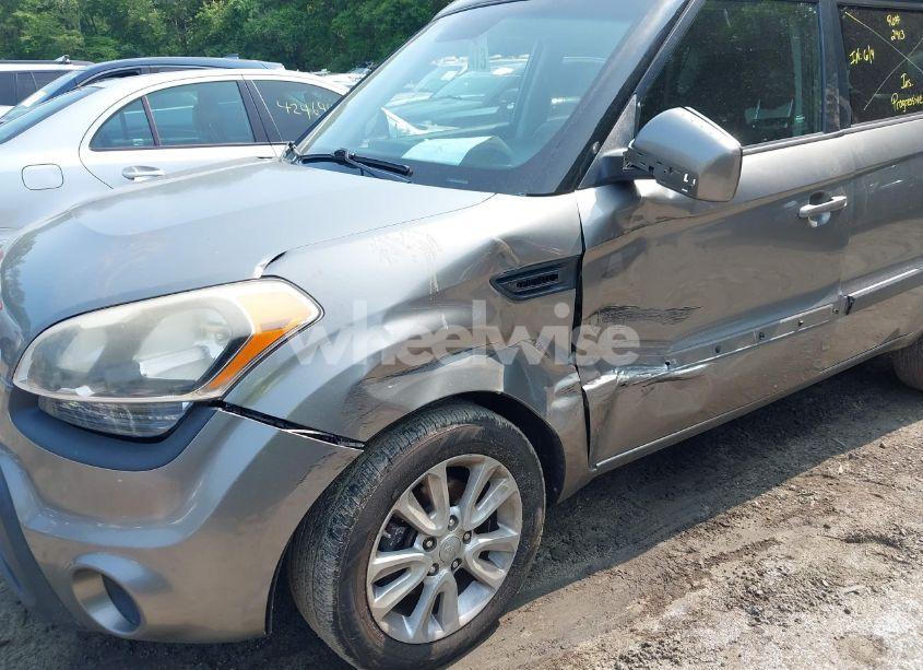 Photo 6 of 2013 Kia Soul (VIN KNDJT2A57D7547460)