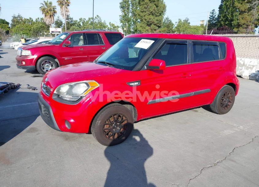 Photo 2 of 2013 Kia Soul (VIN KNDJT2A57D7563349)