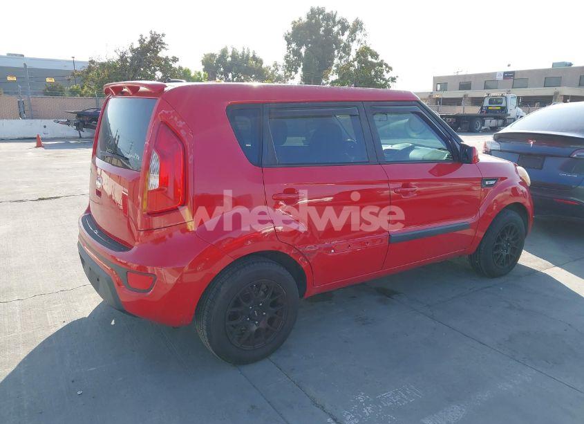 Photo 4 of 2013 Kia Soul (VIN KNDJT2A57D7563349)