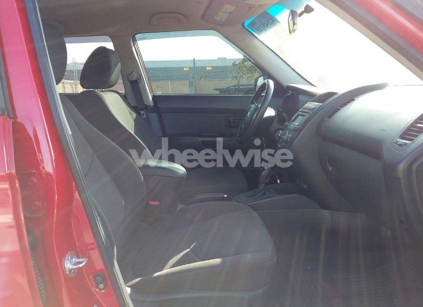 Photo 5 of 2013 Kia Soul (VIN KNDJT2A57D7563349)