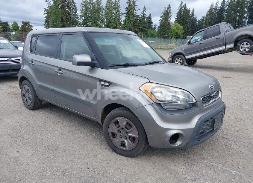 2013 Kia Soul (VIN KNDJT2A57D7618060) main photo