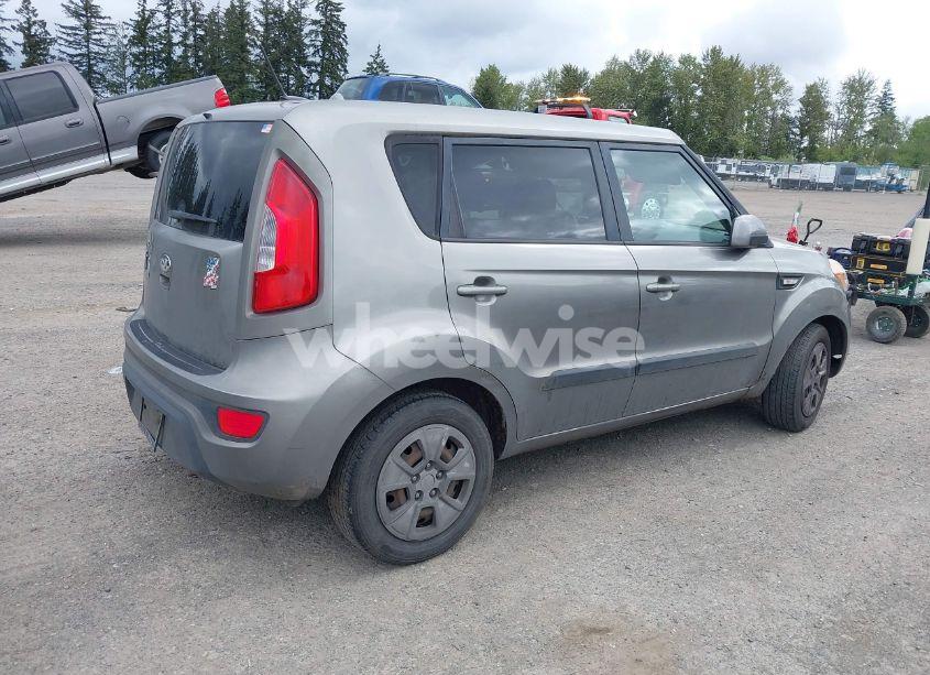 Photo 4 of 2013 Kia Soul (VIN KNDJT2A57D7618060)