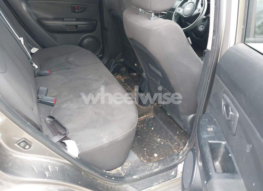 Photo 8 of 2013 Kia Soul (VIN KNDJT2A57D7618060)