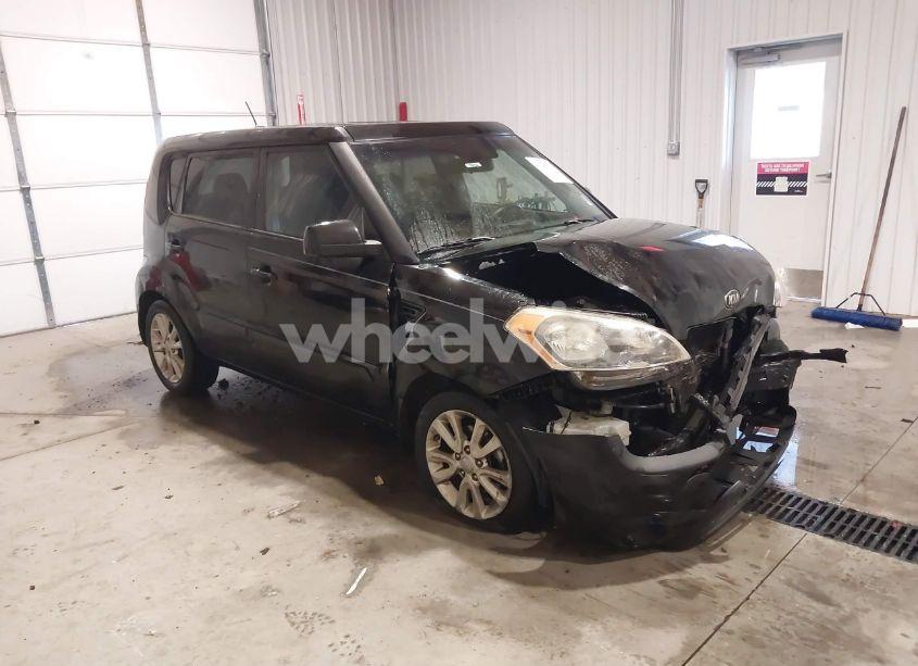 2013 Kia Soul (VIN KNDJT2A57D7619869) main photo