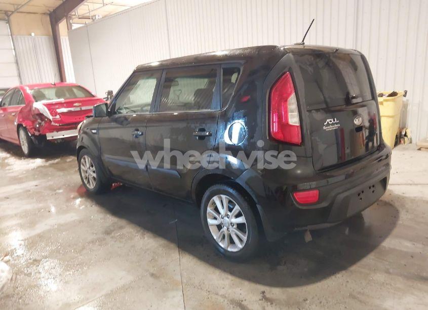 Photo 3 of 2013 Kia Soul (VIN KNDJT2A57D7619869)