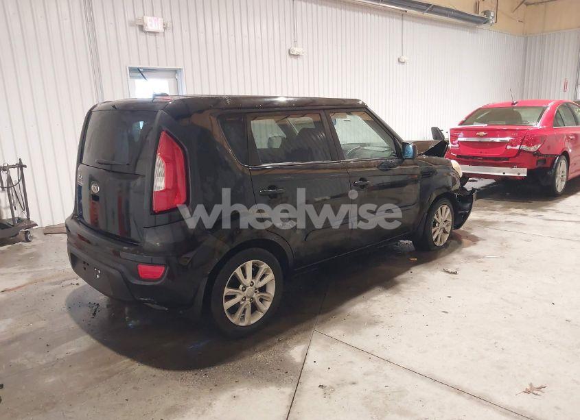 Photo 4 of 2013 Kia Soul (VIN KNDJT2A57D7619869)