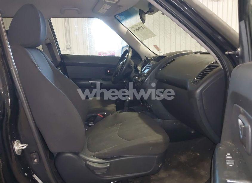 Photo 5 of 2013 Kia Soul (VIN KNDJT2A57D7619869)