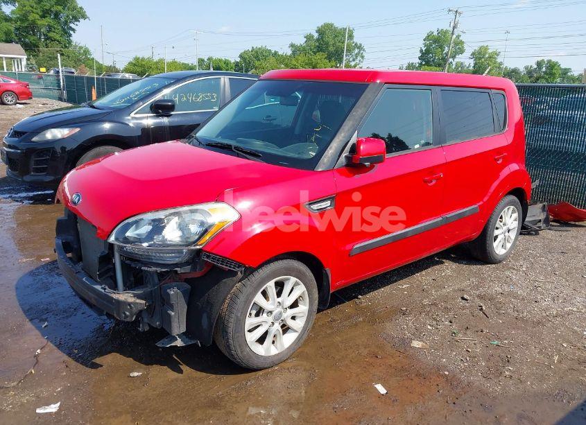 Photo 2 of 2013 Kia Soul (VIN KNDJT2A57D7626448)