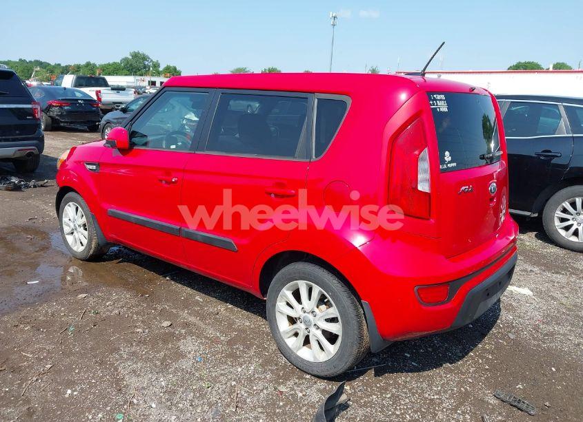Photo 3 of 2013 Kia Soul (VIN KNDJT2A57D7626448)